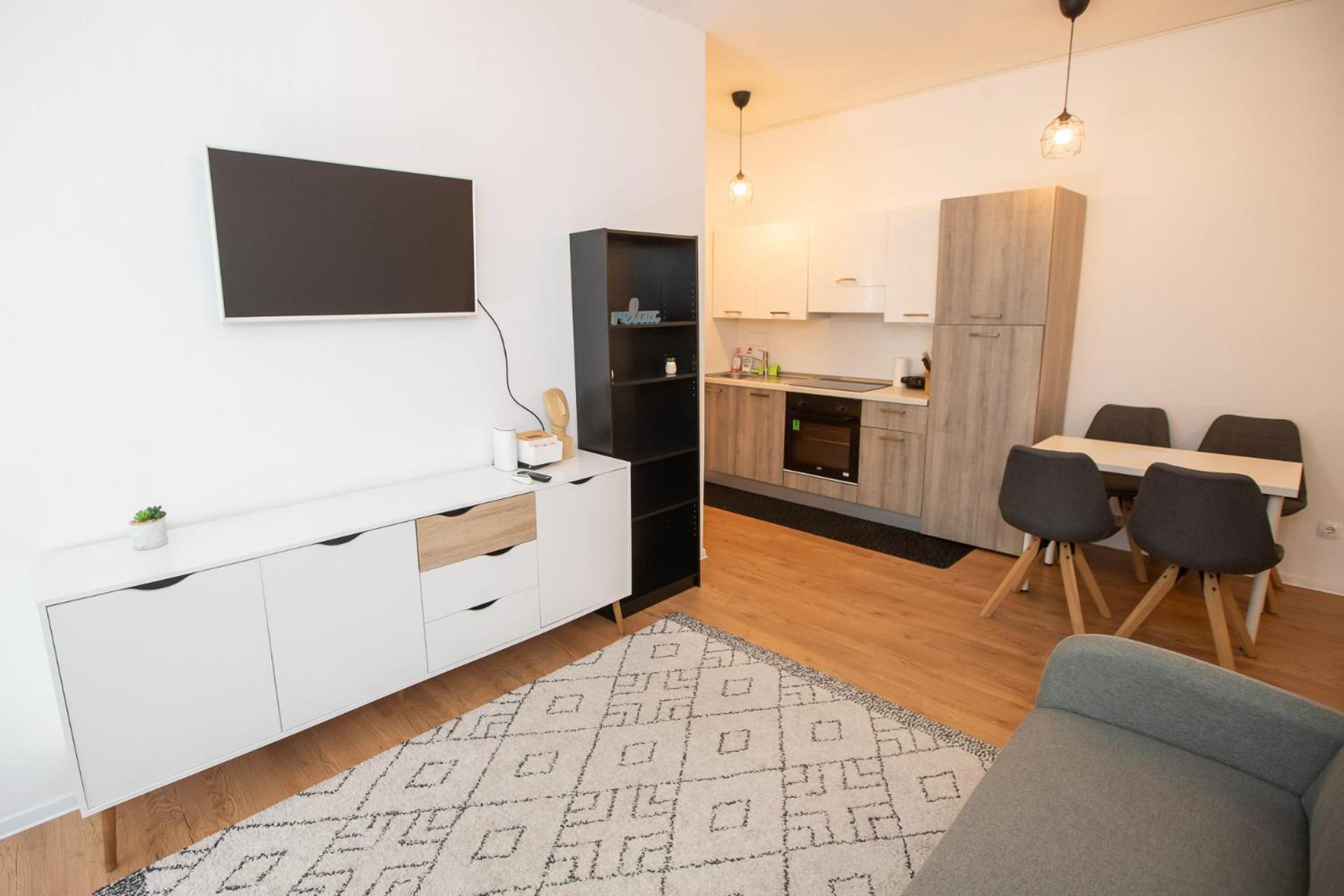 Apartment Newly Adapted 3-room *
